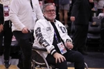 骑士老板：活塞系列赛打得很棒 也感谢球迷的支持 下一站大苹果城
